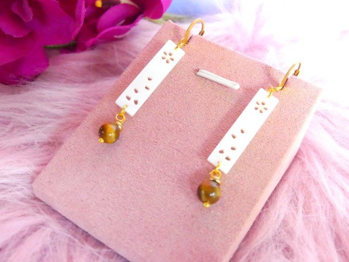 Boucles d'oreilles en acier doré, barrettes en nacre et oeil de tigre